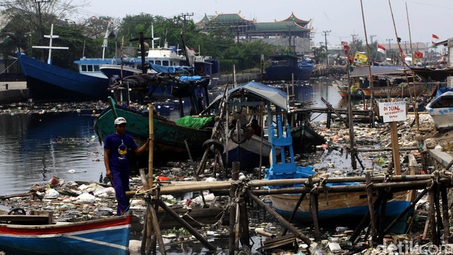 PT Pertamina dan dua perusahaan lain mengelola &nbsp;tumpukan sampah menjadi sumber energi baru menggantikan minyak bumi.