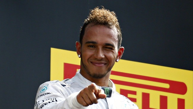 Pebalap F1 tim Mercedes, Lewis Hamilton, memamerkan aksinya melakukan manuver di jalan raya. Walhasil polisi Australia menahan mobil Mercedes-AMG C63 miliknya.