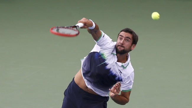 Roger Federer berhasil mengakhiri perlawanan petenis perancis Jeremy Chardy di babak kedua Paris Masters, Rabu (29/10), dengan catatan skor 7-6(5) 6-7(5) 6-4.