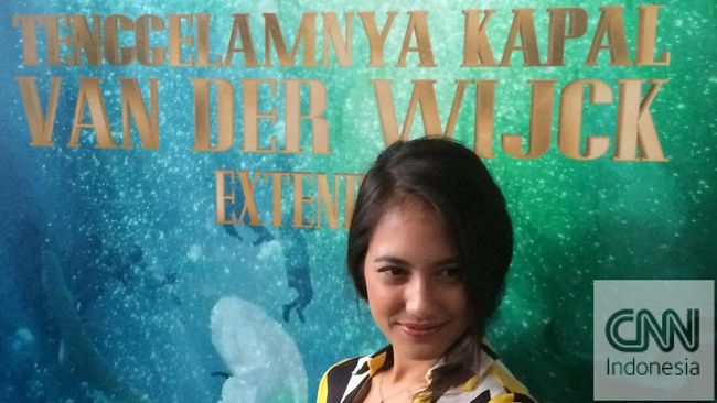 Dari pemain peran, Pevita Pearce menjajal dunia fesyen. Kini, ia mencoba menulis buku. Tak main-main, di bukunya ia banyak bicara soal wanita.