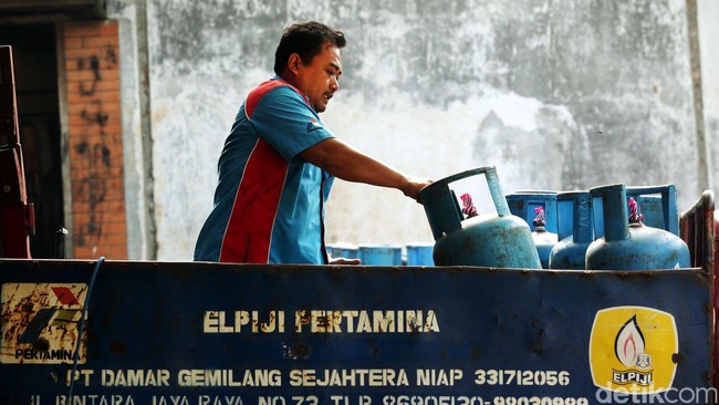 Kenaikan harga elpiji 12 kilogram sebesar Rp 18 ribu per tabung diyakini tidak mempengaruhi target inflasi akhir tahun sebesar 5,5 persen. Sebab, kontribusi inflasi akibat kenaikan harga elpiji itu hanya sekitar 0,1-0,5 persen.