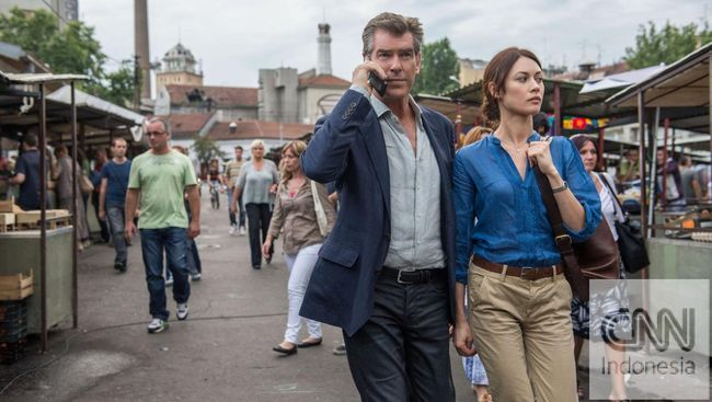 Survivor dibintangi banyak aktor ternama selain Brosnan dan Milla, ada nama Dylan McDermott, Angela Basset dan Emma Thompson.