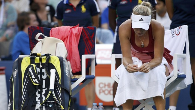 Mantan petenis nomor satu Caroline Wozniacki yang merupakan unggulan keempat Indian Wells secara mengejutkan disingkirkan petenis unggulan ke-31 Belinda Bencic.