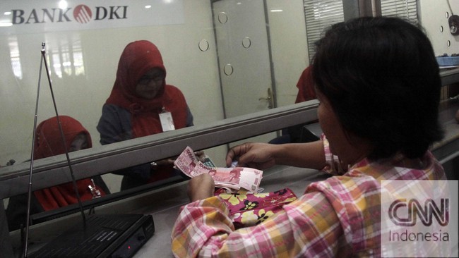 Bank DKI dilaporkan ke Bawaslu DKI dan OJK karena diduga terlibat mendukung program Kartu Jakarta Lansia yang diusung Ahok-Djarot.