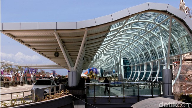 Ambisi Lion Air Group&nbsp;untuk membangun bandara baru tampaknya mulai serius. Perusahaan yang dinahkodai politisi PKB Rusdi Kirana itu ingin punya bandara sendiri menyusul semakin banyaknya maskapai yang dimiliki.