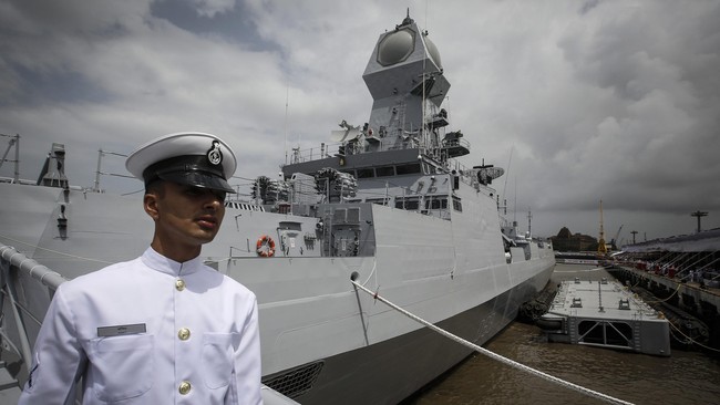 Dua negara mesin perekonomian Asia melakukan pertemuan. Ekonomi dan pertahanan militer menjadi topik pembicaraan.