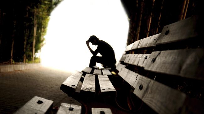 Bila dipergunakan sebagaimana mestinya, media sosial dapat merekatkan hubungan antar penggunanya. Namun tak sedikit pula yang menyalahgunakan media sosial sebagai ajang bullying.