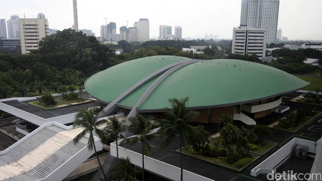 Di tengah rumor mengenai duit pelicin, Dewan Perwakilan Rakyat (DPR) dituntut untuk membuktikan integritas dan independensinya dalam proses seleksi anggota Badan Pemeriksa Keuangan (BPK).