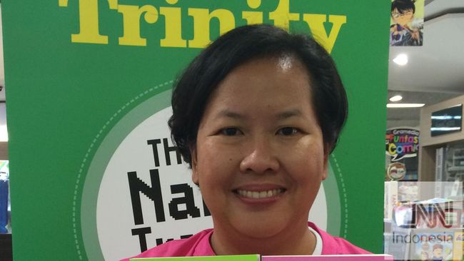 Menulis perjalanan selama 13 tahun dan menjadi pionir travel blog di Indonesia, Trinity memutuskan 'The Naked Traveler 8 Farewell' menjadi buku terakhirnya.