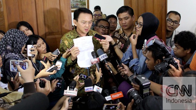 Agar semuanya lebih jelas, Ahok pun meminta polisi untuk mencari tahu dalang yang membiayai seluruh aksi penolakan terhadap pengangkatannya menjadi DKI-1.