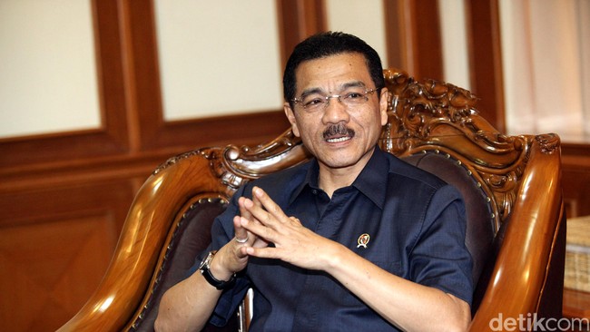 Mendagri Gamawan Fauzi tidak akan menarik RUU Pilkada yang belakangan menjadi kontroversi yang panas di Senayan.