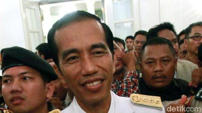 "Nanti sore atau nanti malam di Rumah Transisi atau di mana," ujar Jokowi singkat kepada wartawan.