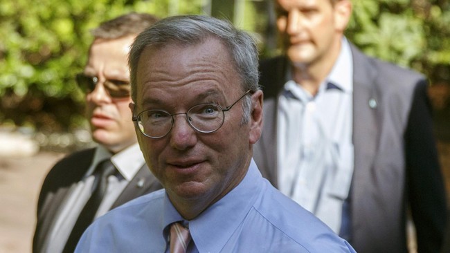 Eric Schmidt, Executive Chairman dari Google mengagetkan peserta forum ekonomi global dengan mengatakan internet bakal hilang dari dunia.