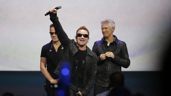 Strategi promosi U2 yang membagikan gratis kepada pengguna iTunes&nbsp;dianggap telah merusak industri musik secara tidak langsung. Mereka dikritik.&nbsp;
