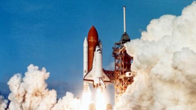 Komet Siding Spring terbang mendekati Mars. Melihat pristiwa ini sejumlah awak NASA akan diterbangkan untuk mendarat langsung di komet tersebut.