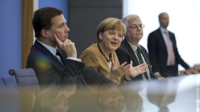 Kanselir Jerman, Angela Markel, mengecam sentimen anti-Yahudi yang merebak di seluruh penjuru Eropa akibat serangan tentara Israel terhadap warga Palestina di Jalur Gaza.