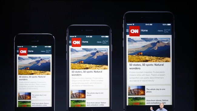 Apple akhirnya&nbsp;membuat ponsel berukuran jumbo. Ponsel mereka iPhone 6 Plus akan menjadi kompetitor kuat Samsung Galaxy Note 4. Dari sisi spesfikasi dan fitur, siapa yang lebih baik?