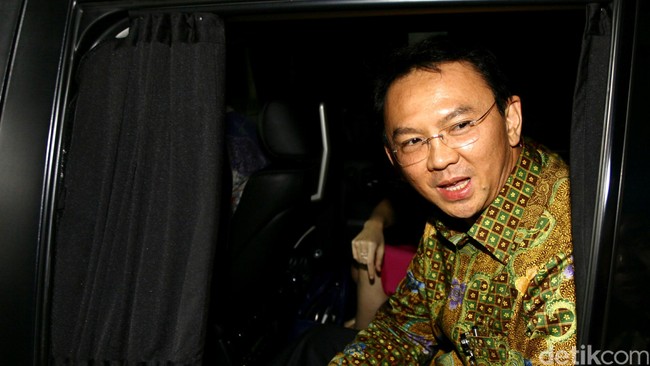 Ketimbang menerima dua nama usulan PDI Perjuangan dan Gerindra, Ahok menawarkan calon sendiri. Dia adalah eks Wali Kota Blitar Djarot Saiful Hidayat.