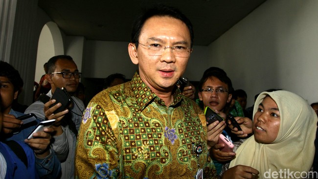 Ahok mendapat kunjungan dua dokter dari salah satu rumah sakit swasta di BSD, Tangerang, guna membicarakan masalah Badan Penyelenggara Jaminan Sosial (BPJS)