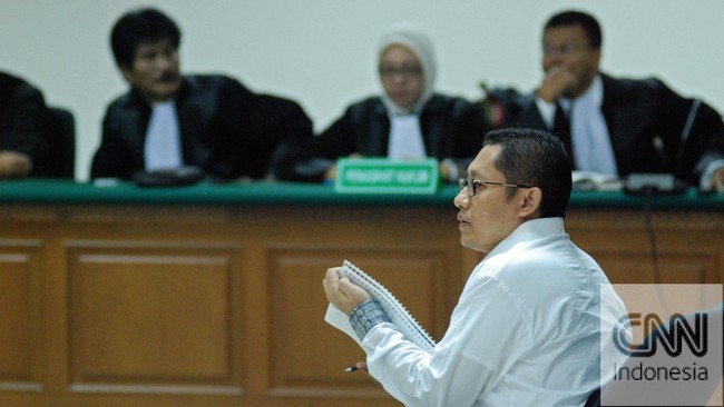 Anas terbukti menerima gratifikasi dari proyek Pusat Pendidikan Pelatihan dan Sekolah Olahraga Nasional (P3SON) Hambalang, Bogor. Ia terjerat pada dakwaan pertama.