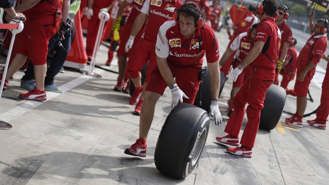Tim balap Ferrari sudah menunjuk bos baru yang akan memimpin mereka, Maurizio Arrivabene. Arrivabene adalah pejabat teras di sponsor Ferrari, Philip Morris.