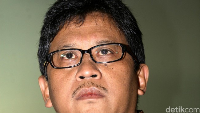 Menteri Pemberdayaan Aparatur Negara dan Reformasi Birokrasi Azwar Abubakar dan Tim Transisi akan bicara soal jumlah kementerian dan jumlah dirjen atau pejabat eselon di dalamnya.