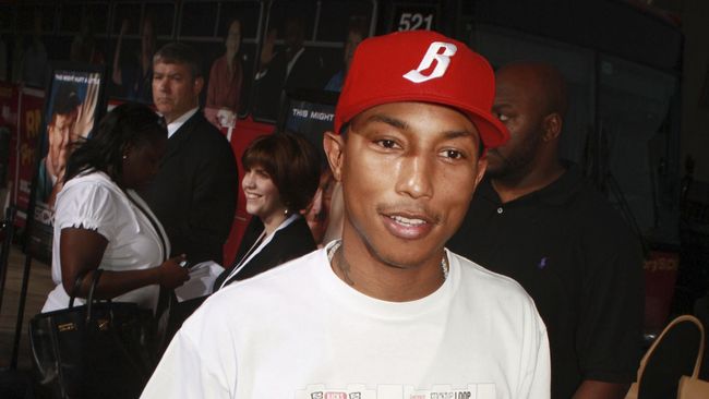 Tidak hanya membuat orang-orang berjoget gembira karena lagu buatannya, Pharrell Williams juga melebarkan sayap ke dunia fesyen. Di New York Fashion Week 2014, Pharrell meluncurkan koleksi busana ramah lingkungan.