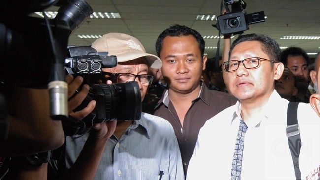 Bagi Pasek, yang jelas dirinya siap bertarung termasuk menghadapi SBY yang kemungkinan bakal dipilih kembali menjadi ketua umum secara aklamasi.
