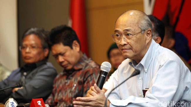 Mantan Kepala Unit Kerja Presiden Bidang Pengawasan dan Pengendalian Pembangunan (UK4P) itu menggantikan Mantan Wakil Ketua KPK Chandra Hamzah.