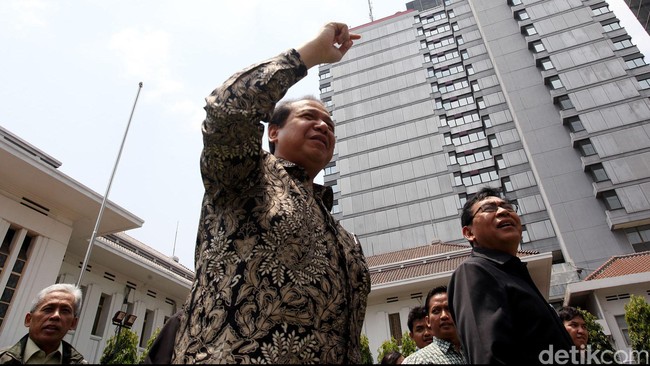 Setelah pemerintah Indonesia melarang expor mineral mentah pada Januari 2014, dibutuhkan semakin banyak lagi pabrik pemurnian (smelter).