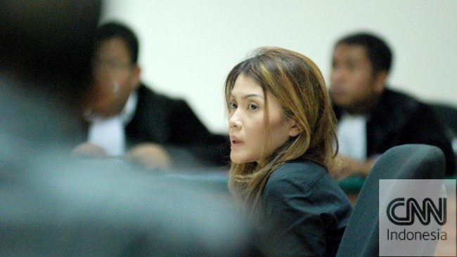Terdakwa pemberi segerobak duit suap kepada Rudi Rubiandini, Artha Meris Simbolon, diancam pidana hukuman penjara lima tahun atas suap sebesar USD 522 ribu. Ia dijerat dua dakwaan.