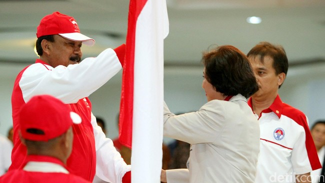 Jelang tiga hari penutupan Asian Games, kontingen Indonesia belum bisa menaikkan peringkat karena mengalami kegagalan di beberapa cabang olahraga.&nbsp;
