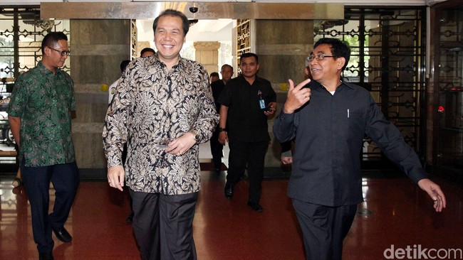 Pemerintah dan Komisi VII DPR menyepakati sejumlah asumsi makro di sektor Energi dan Sumber Daya Mineral (ESDM) 2015.
