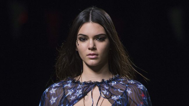 Berita itu muncul di tengah bulan yang penuh dengan banyak aktivitas fesyen, yang sudah jadi kegiatan rutin  Kendall sejak jadi model.
