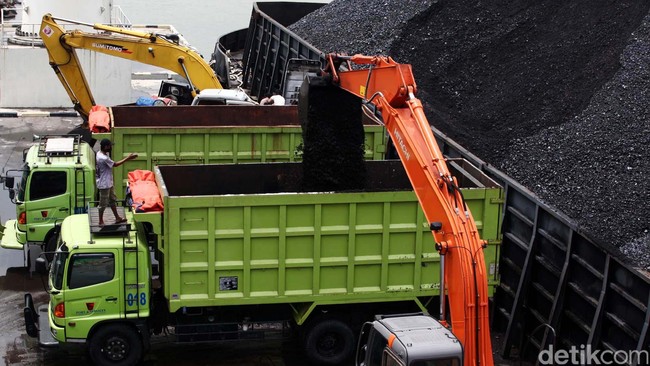 Kementerian Energi dan Sumber Daya Alam (ESDM) masih mengkaji payung hukum tiga kementerian terkait pembangunan pelabuhan untuk komoditas minerba.