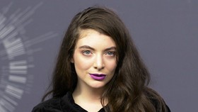 Lorde Beri 'Lampu Hijau' Tanggal Rilis dan Judul Lagu Baru