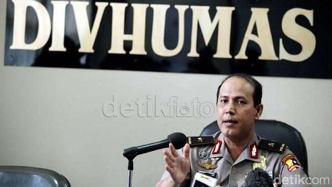 Warga melapor ada dua orang terkena tembakan dari bentrok antara polisi dan terduga&nbsp;sekelompok teroris. Namun, hingga kini keduanya belum ditemukan.
