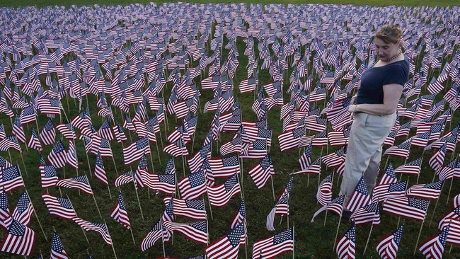 Kongres AS menolak veto Obama terkait pembentukan undang-undang yang memungkinkan keluarga korban serangan teror 9/11 menuntut pemerintah Arab Saudi. 