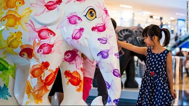The Elephant Parade, diciptakan Marc Spits pada 2011, mengundang para seniman dan selebriti mendesain patung gajah besar dekoratif dan dipajang di tempat-tempat publik.