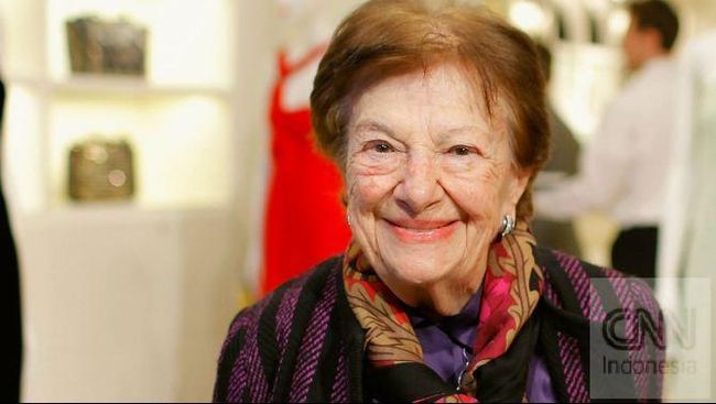 Mungkin belum banyak yang tahu Ruth Finley. Finley yang berusia 90 tahun merupakan perencana andal di balik New York Fashion Week.