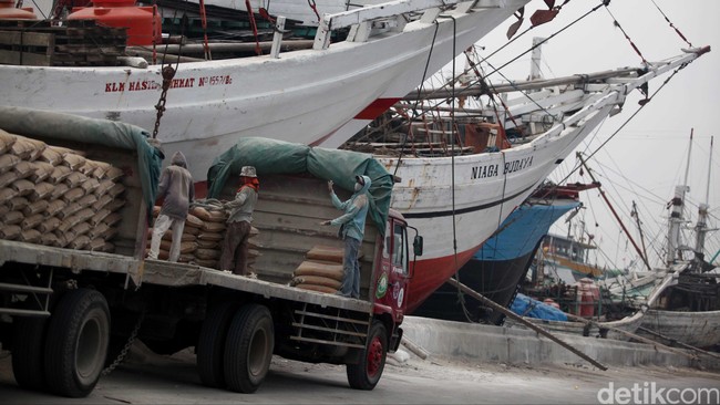 Udar Pristono diduga memiliki kaitan dalam kasus dugaan korupsi pengadaan kapal angkut penyeberangan dari Jakarta ke Kepulauan Seribu anggaran 2012.