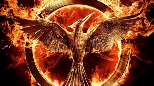 Katniss memimpin Distrik 13 yang semula diduga sudah musnah melawan kediktatoran Presiden Snow yang berkuasa dari Capitol.