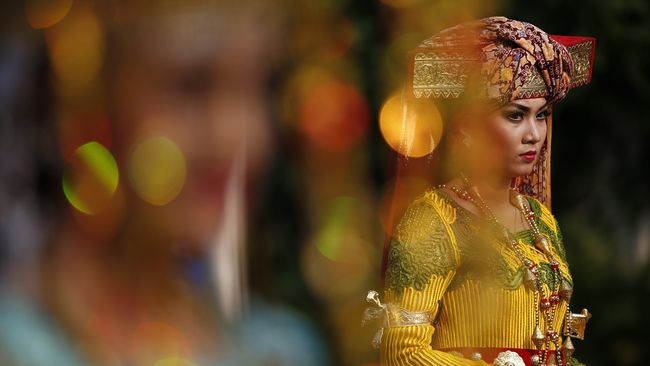 Opera Tari Gandari melibatkan seniman-seniman ternama Indonesia, Jepang dan Eropa. Mengisahkan tentang Gandari, ibunda Kurawa.