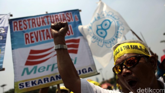 Hanya tinggal menghitung hari Dahlan Iskan meninggalkan kursi Menteri BUMN, namun nasib&nbsp;Merpati Nusantara Airlines masih tak jelas.