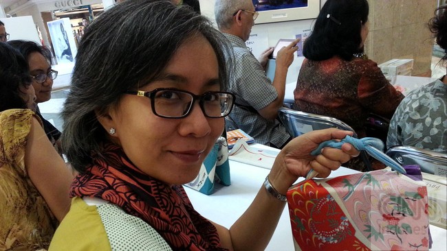 Meningkatnya jumlah pengiriman barang dari pedagang toko online, membuat JNE berani memasang target pendapatan tinggi tahun depan.