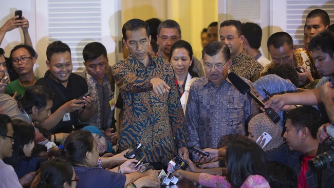 Organisasi Aliansi Jurnalis Independen (AJI) menyatakan masih banyak jurnalis yang mendapatkan gaji sangat minim dan status kepegawaian tidak pasti.