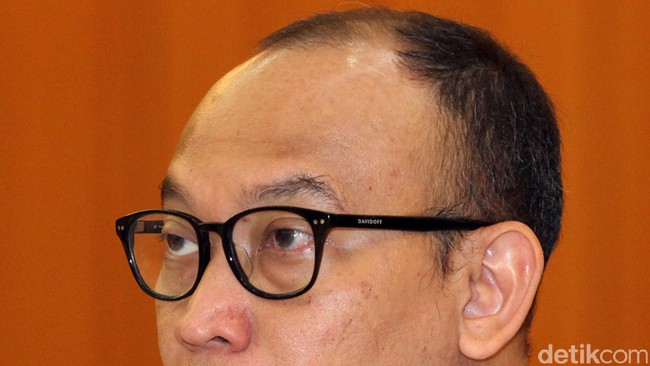 Menteri Keuangan Chatib Basri mengajukan tiga opsi untuk mengatasi jebolnya subsidi bahan bakar minyak (BBM) hingga 1,7 kiloliter dari alokasi anggaran 46 juta kiloliter.