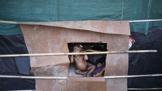 Pemerintah Myanmar tidak mengakui Rohingya sebagai warga negara, kendati telah beberapa generasi tinggal di negara itu.