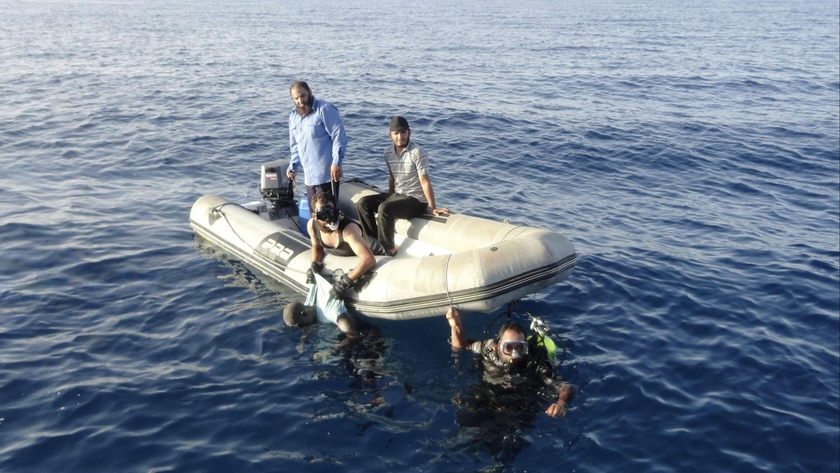 Berakhir di Laut atau di Pengungsian