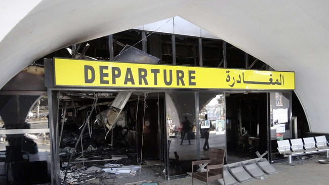 Tripoli digempur oleh serangan udara yang menjadi bagian dari serangkaian pertempuran antara faksi-faksi yang saling bersaing untuk berkuasa di Libya.